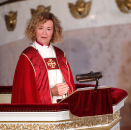 Biskop Kari Veiteberg holdt en preken der hun talte direkte og personlig til konfirmanten. Hun pekte blant annet på Prinsessens store miljøengasjement, symbolisert ved frøarket i programmet. Foto: Terje Bendiksby / NTB scanpix